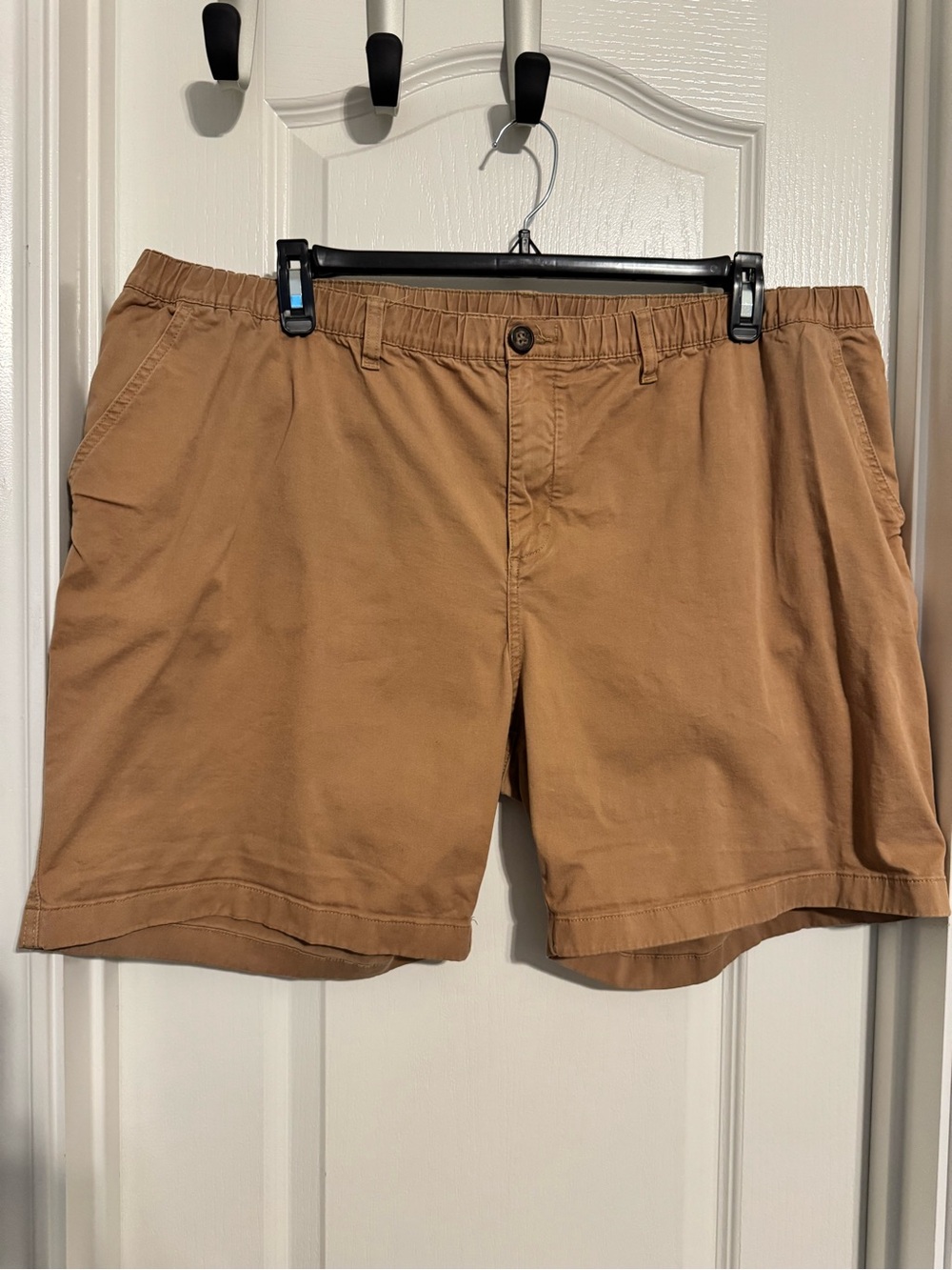 chubbies Men's Tan Elastic-Waist Flat Front Shorts